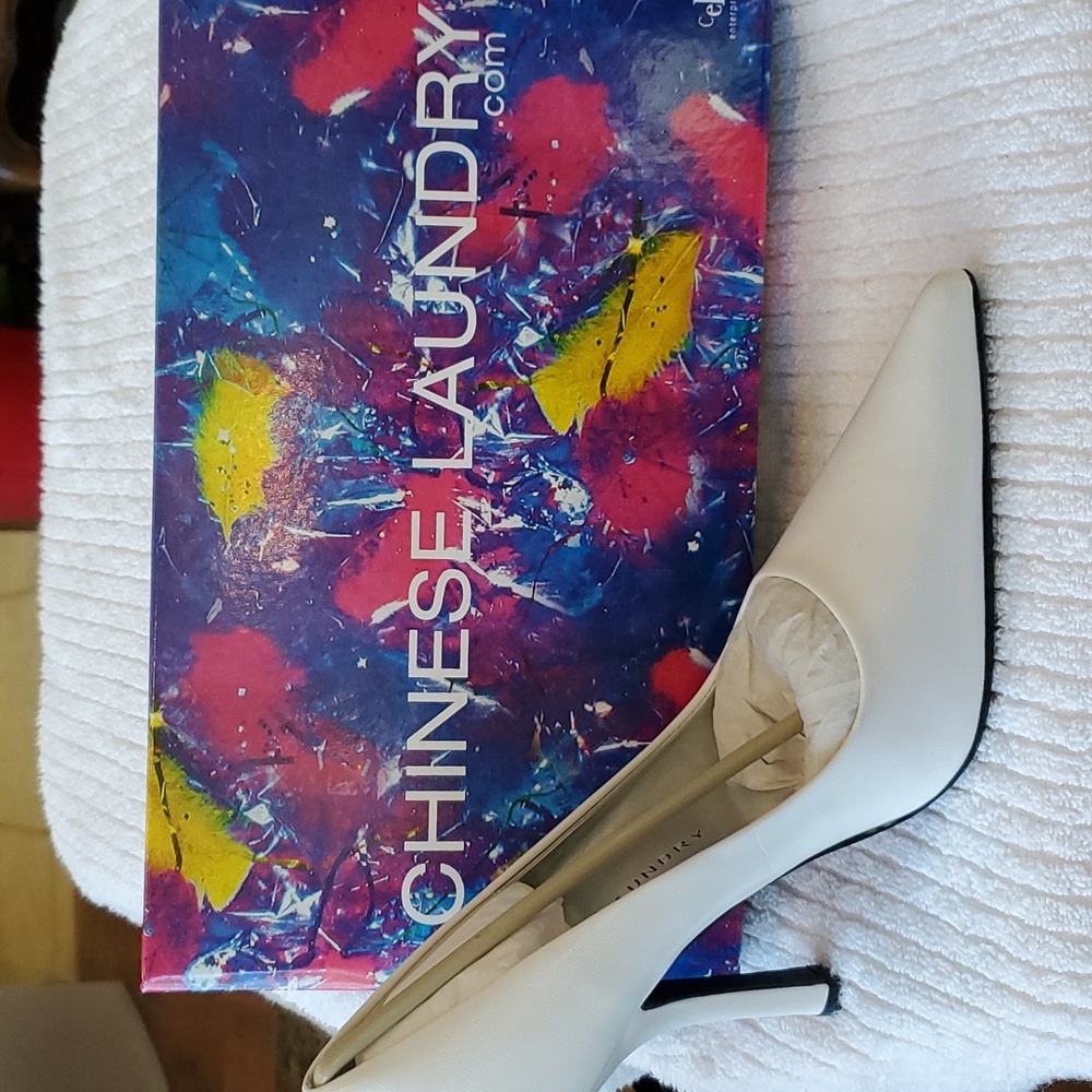 CHINESE LAUNDRY LEATHER WHITE HEELS SIZE 8.5 nwb